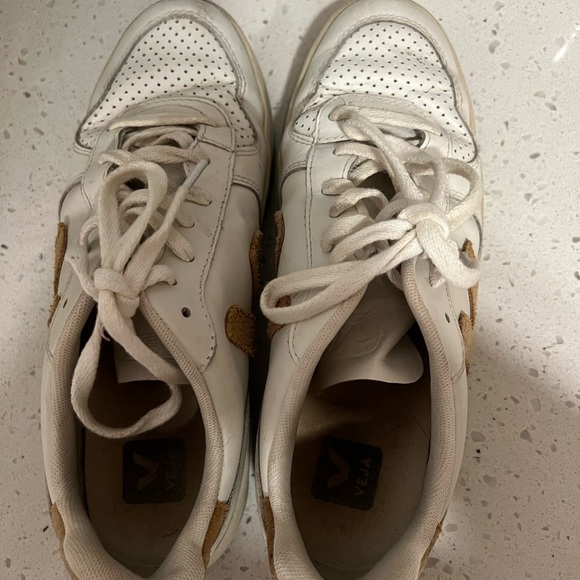 Veja camel V-10 sneakers size 40 - Picture 4 of 4